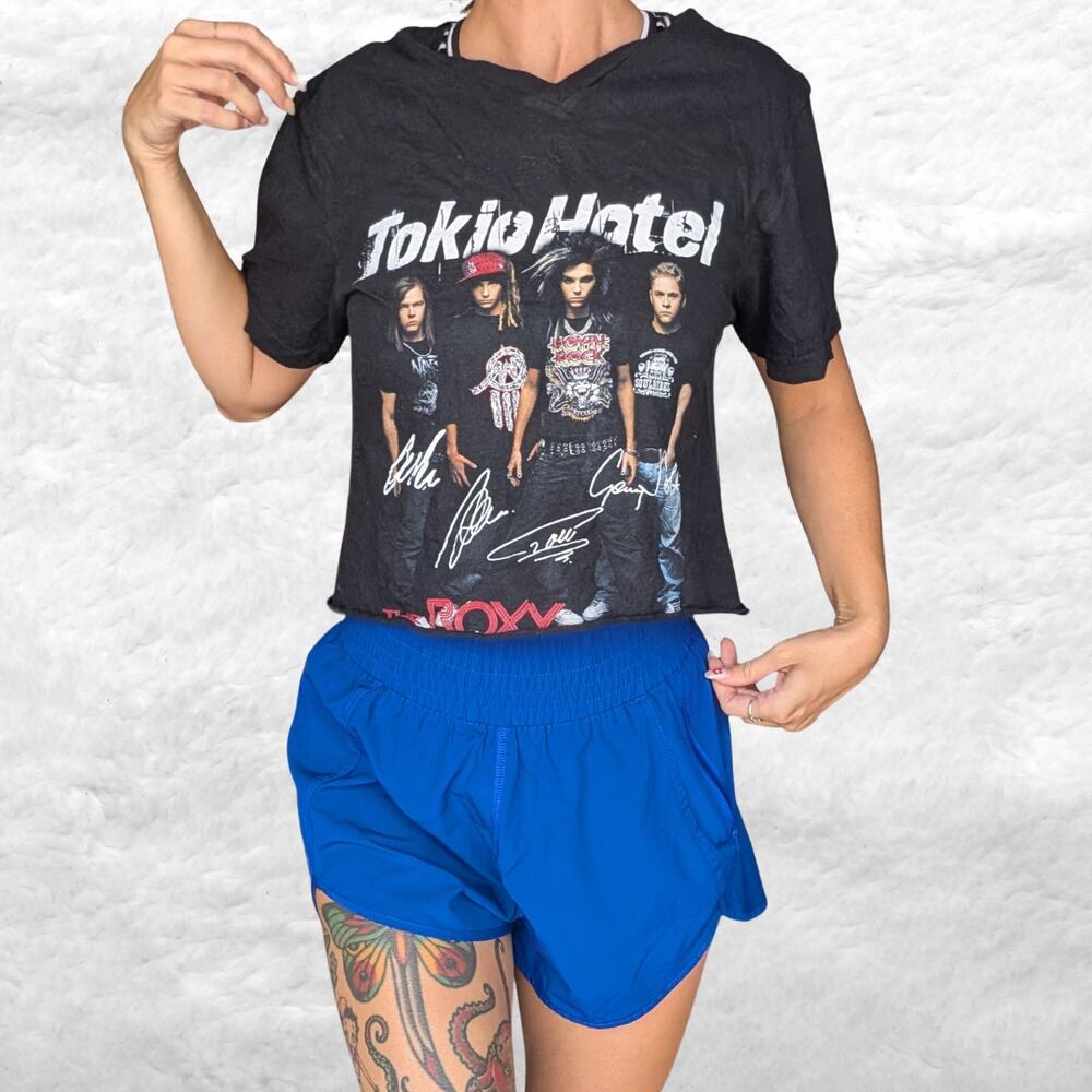 tokio hotel the roxy theatre graphic crop tee